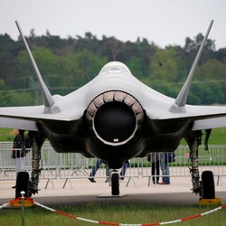 Jet Tempur Siluman F-35 AS Terbang ke Arab, Gempur Iran?