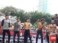 Pendukung Lukas Enembe Lempari Gedung KPK Pakai Telur Busuk
