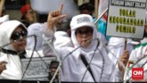 Aksi tersebut dilakukan setelah FUI mengklaim melihat banyak perseteruan antarmasyarakat jelang Pemilu 2019. FUI menghendaki Pemilu 2019 berjalan damai. (CNN Indonesia/Adhi Wicaksono)