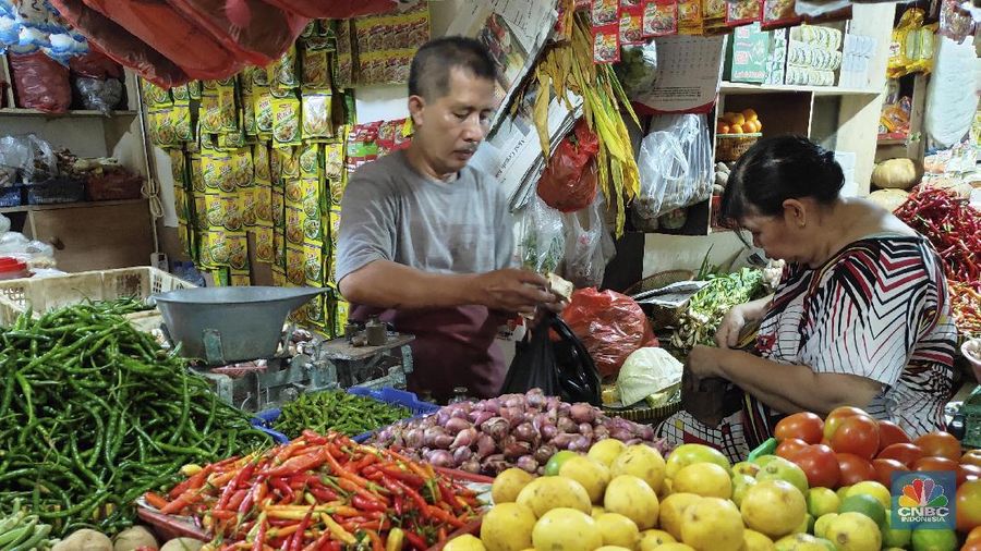 Bahan Makanan merupakan satu-satunya kelompok yang mengalami deflasi, yaitu sebesar 1,11% MtM.