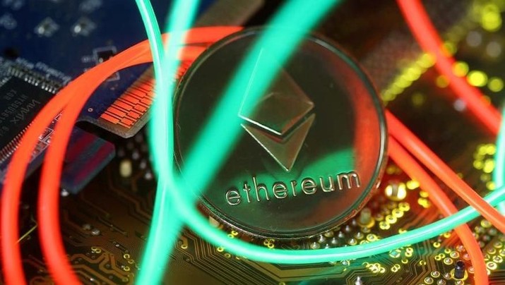 Cum a reuşit Ethereum să crească de trei ori mai repede decât Bitcoin în 2021