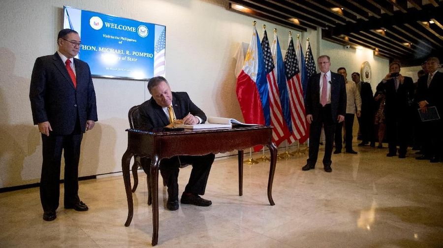 Mike Pompeo menyakinkan Filipina bahwa akan dipertahankan oleh Amerika Serikat tentang tindakan China yang mengancam kebebasan navigasi di Laut China Selatan