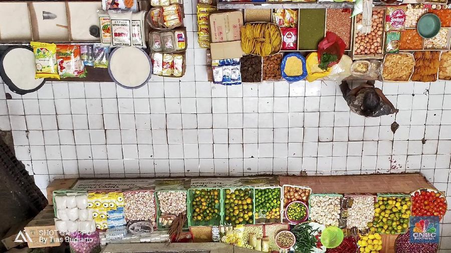 Bahan Makanan merupakan satu-satunya kelompok yang mengalami deflasi, yaitu sebesar 1,11% MtM.