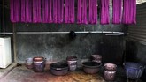 Kain traditional tenun ikat Kediri punya sejarah yang cukup panjang, serupa dengan asal usul Kota Kediri sendiri yang menjadi basis salah satu kerajaan besar di Indonesia dengan beragam kekayaan budayanya. (ANTARA FOTO/Galih Pradipta)