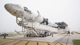 Kapsul tanpa awak SpaceX, Crew Dragon, telah berhasil meluncur dari landasan NASA, Sabtu (2/3). Kapsul tersebut terbang menuju Stasiun Luar Angkasa Internasional (International Space Station-ISS) dan dijadwalkan akan mendarat besok pagi (3/3). (Joel Kowsky/NASA/Handout via REUTERS)
