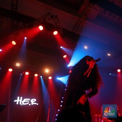 Aksi Memukau & Menghibur H.E.R di Java Jazz 2019