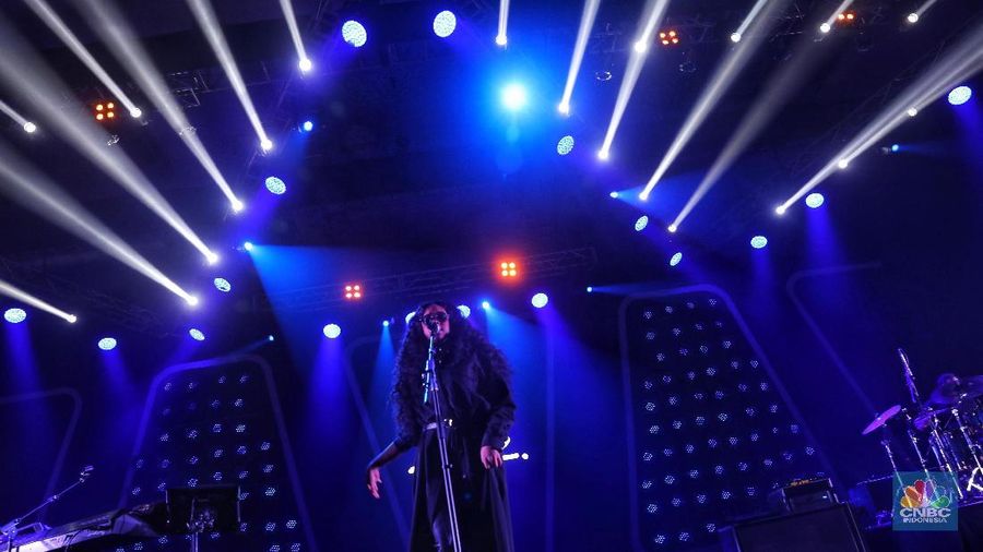 H.E.R menjadi salah satu musisi special show yang tampil dalam event jazz tahunan ini.