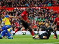 Man United Tertinggal dan Man City Tertahan di Babak I