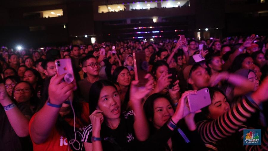 H.E.R menjadi salah satu musisi special show yang tampil dalam event jazz tahunan ini.