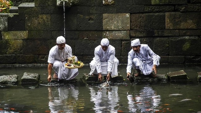  FOTO Memulai Hari Raya Nyepi dengan Upacara Melasti