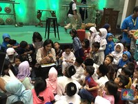 Sri Mulyani dan Dongeng Raja Lebah yang Bersedih Hati