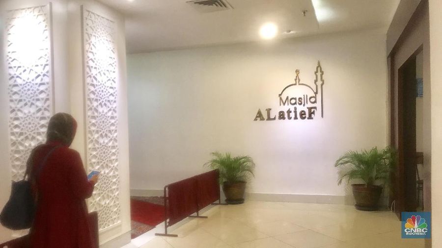 Pasaraya Blok M kini lebih dikenal menjadi tempat mengkaji agama, ketimbang pusat belanja 