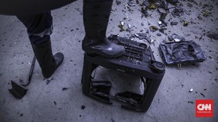 Mencari Bahagia Mengusir Emosi dengan 'Mengamuk'