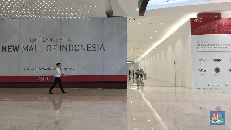 Maraknya toko online juga disinyalir membuat pergeseran dalam budaya berbelanja masyarakat Indonesia.