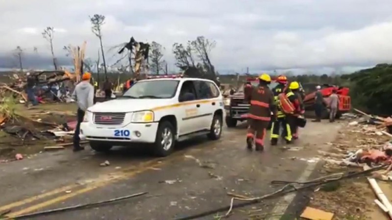 Cuaca buruk yang berdampak tornado hebat melanda Lee Country, Alabama, sebanyak 23 orang tewas.