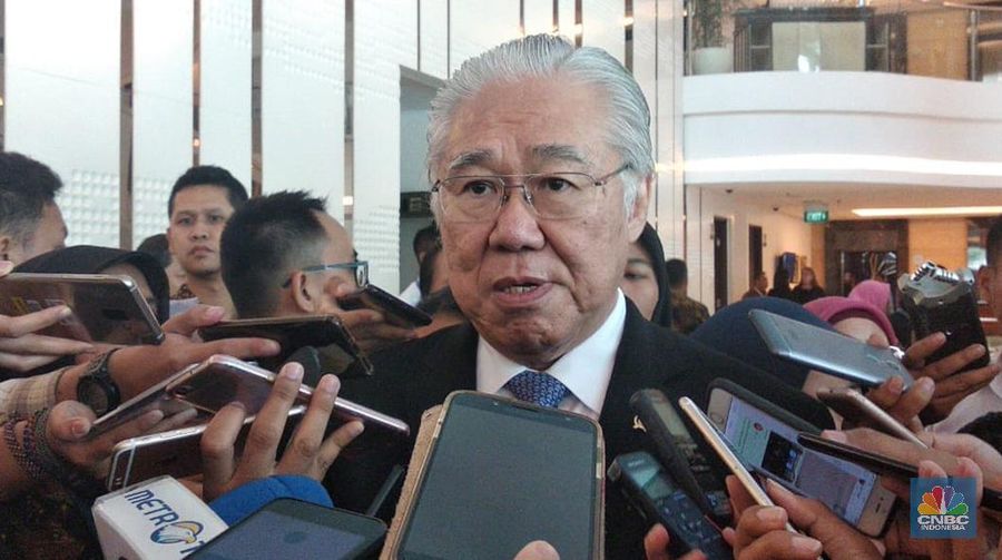 Mendag mengaku malu berat karena disentil Presiden Jokowi soal izin yang ribet.