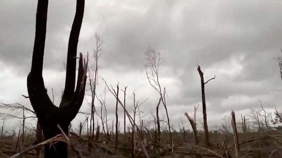 Cuaca buruk yang berdampak tornado hebat melanda Lee Country, Alabama, sebanyak 23 orang tewas.