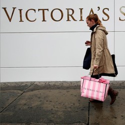 PHK Karyawan & Tutup Gerai, Victoria's Secret Bangkrut?