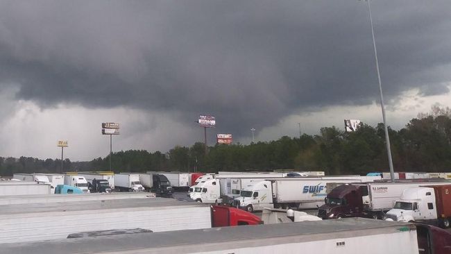 Tornado Terjang AS, 23 Orang Tewas