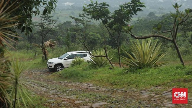 Gigi Transmisi Pindah Sendiri, 100 Ribu Jeep Ditarik