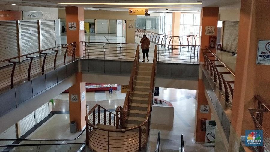 Maraknya toko online juga disinyalir membuat pergeseran dalam budaya berbelanja masyarakat Indonesia.