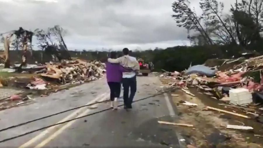 Cuaca buruk yang berdampak tornado hebat melanda Lee Country, Alabama, sebanyak 23 orang tewas.