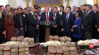 VIDEO: Trump Kembali Jamu Tamu dengan Makanan Cepat Saji