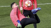 Kiper Real Madrid Keylor Navas berlatih. Navas kemungkinan besar akan kembali menjadi cadangan Thibaut Courtois. (REUTERS/Sergio Perez)