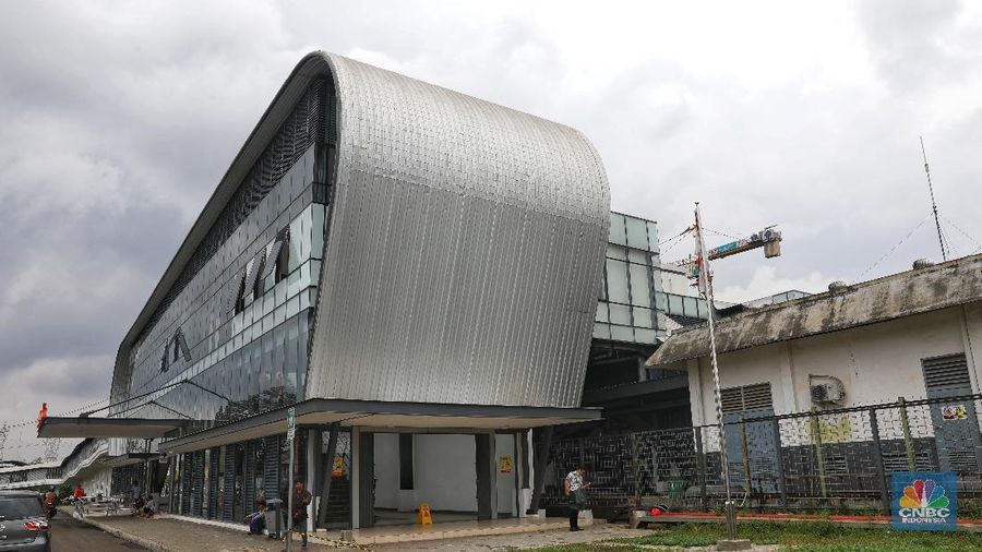 Stasiun yang baru saja direvitalisasi dan beroperasi pada bulan lalu ini memiliki bangunan yang futuristik dengan sejumlah fasilitas penunjang yang megah.