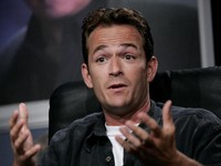 Kena Stroke, Aktor Beverly Hills 90210 Luke Perry Tutup Usia