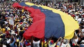 Kepulangan Guaido ini dianggap dapat mengancam Maduro yang kian terdesak di tengah ketidakpercayaan masyarakat akan kemampuannya untuk menyelamatkan Venezuela dari keterpurukan ekonomi. (REUTERS/Carlos Garcia Rawlins)