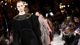 FOTO:Stella McCartney dan Oprah Ajak Tanam Pohon Lewat Busana