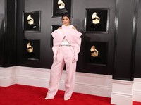 Kylie Jenner Jadi Orang Kaya Termuda, Netizen: Tak Layak!