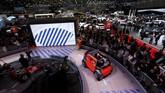 Citroen Ami One Concept memiliki panjang 2,5 meter dan tinggi 1,5 meter. Konsep mobilnya bisa diartikan 'kebebasan' berkendara bagi masyarakat perkotaan. (REUTERS/Denis Balibouse)