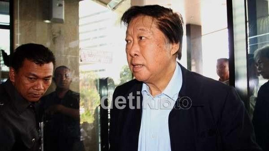 Ia adalah salah satu pengusaha yang sangat sukses dalam bidang bisnis dan juga politik.