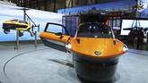 Mobi terbang PAL-V ambil bagian dalam pameran otomotif Geneva International Motor Show di Genewa, Swiss, 7-17 Maret 2019. (REUTERS/Denis Balibouse)