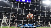 Madrid memperkecil kedudukan di menit ke-70 lewat kaki kiri Marco Asensio yang memanfaatkan umpan Sergio Reguilon. (Photo by JAVIER SORIANO / AFP)