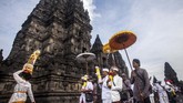 Upacara tawur agung kesanga merupakan upacara butha yadnya yang dilakukan umat Hindu seperti di Candi Prambanan, Rabu (6/3) ini dengan tujuan kesejahteraan alam. (ANTARA FOTO/Andreas Fitri Atmoko)