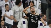 Gol ke gawang Madrid adalah yang kedua bagi Hakim Ziyech di musim ini di luar babak kualifikasi. Satu gol lain yang dicetak Ziyech juga terjadi ke gawang Madrid pada leg pertama lalu. (REUTERS/Susana Vera)