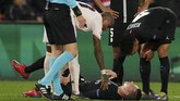PSG harus kehilangan gelandang serang Julian Draxler pada menit ke-70 karena cedera hamstring. Cedera yang dialami pemain asal Jerman itu membuat serangan PSG semakin berkurang. (REUTERS/Christian Hartmann)