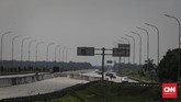 Suasana Interchange Helvetia konstruksi proyek pembangunan Jalan Tol Medan - Binjai seksi I, Sumatera Utara, Rabu 6 Maret 2019. Jalan Tol Medan - Binjai seksi I sepanjang 6,7 KM tersebut pengerjaannya telah rampung sekitar 80 persen dan ditargetkan akan beroperasi pada akhir Tahun 2019. (CNN Indonesia/Adhi Wicaksono)