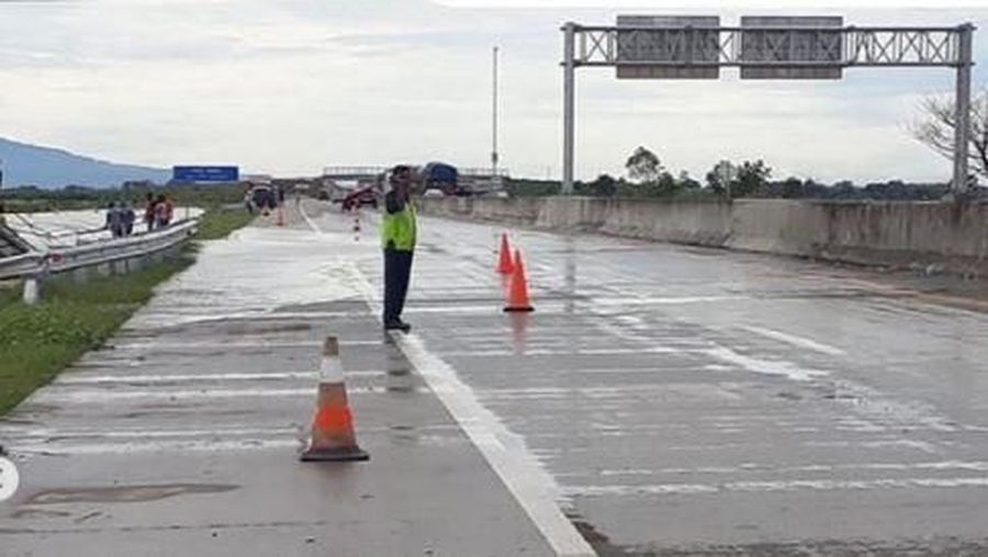 Ada sejumlah langkah untuk mencegah banjir susulan di Tol Ngawi-Kertosono.