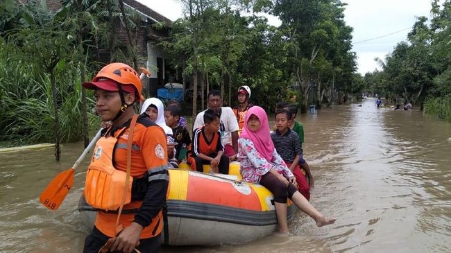 Ratusan Warga di Ponorogo Masih Terjebak Banjir