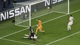 PSG sempat mencetak gol lewat Angel Di Maria di pertengahan babak kedua, tapi gol itu dianulir wasit Damir Skomina karena offside. (REUTERS/Benoit Tessier)