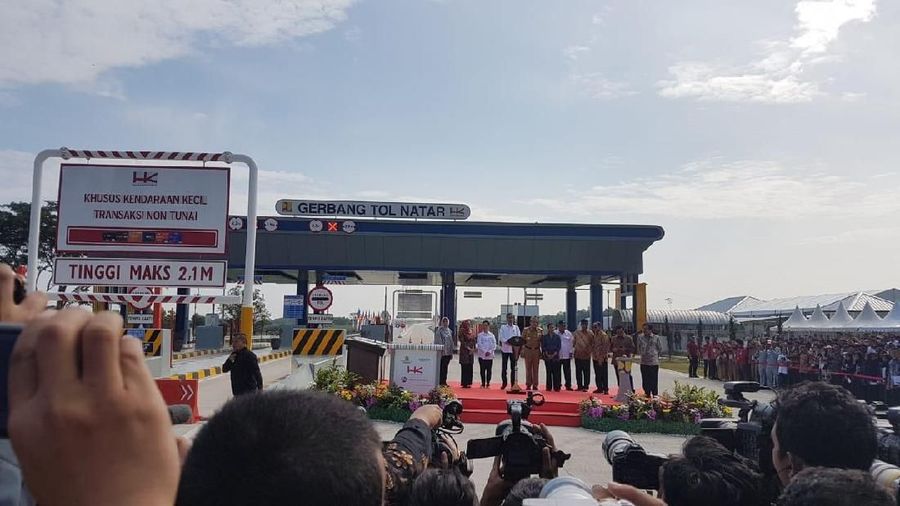 Peresmian itu akan menandai penambahan ruas jalan tol yang sudah dibangun pemerintah. Sepanjang 2018, sudah diresmikan ruas baru sepanjang 780 km.