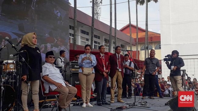 Prabowo Tolak Bernyanyi Selawat dengan Nisa Sabyan di Bandung