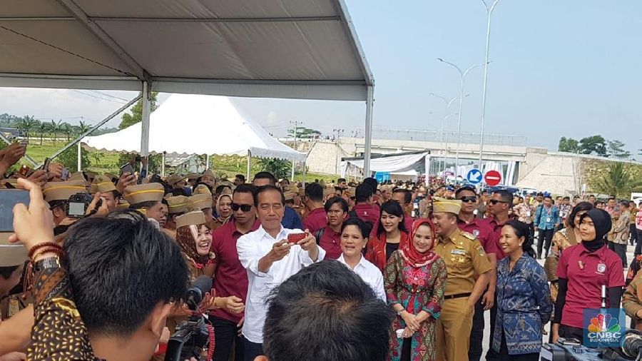 Peresmian itu akan menandai penambahan ruas jalan tol yang sudah dibangun pemerintah. Sepanjang 2018, sudah diresmikan ruas baru sepanjang 780 km.