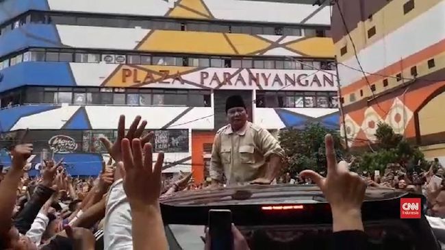 Prabowo Dielukan Emak-emak di Masjid Raya Bandung