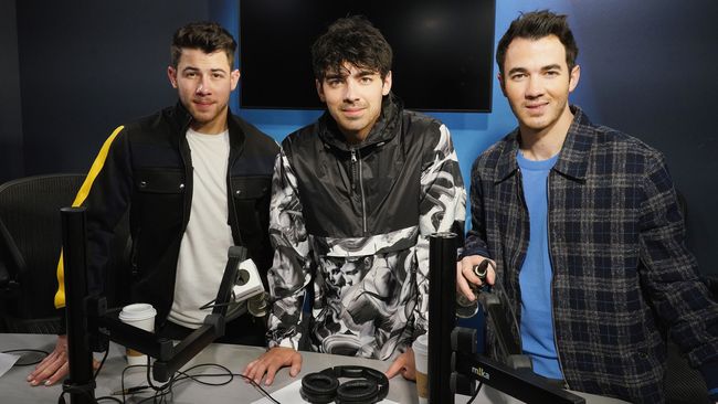 Jonas Brothers Saling Bongkar Rahasia di 'Carpool Karaoke'