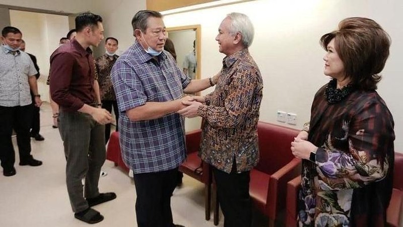 Sri Mulyani hadir bersama dua mantan Menteri Keuangan yaitu Chatib Basri Chatib Basri dan Agus Martowardojo